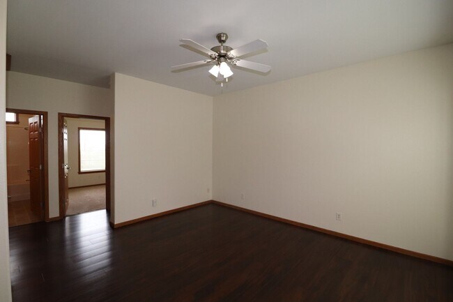 Building Photo - Spacious Home for rent!