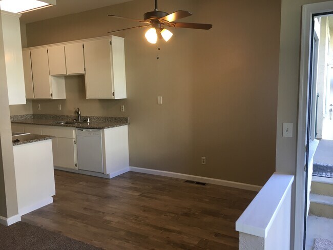 Building Photo - 2079 Fostoria Cir