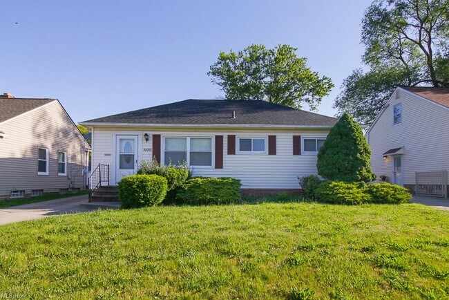 Building Photo - 16005 Northwood Ave