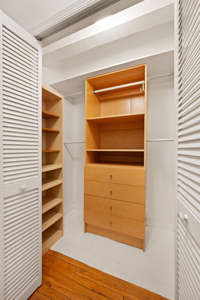 Foto del edificio - 312-320 W 23rd St