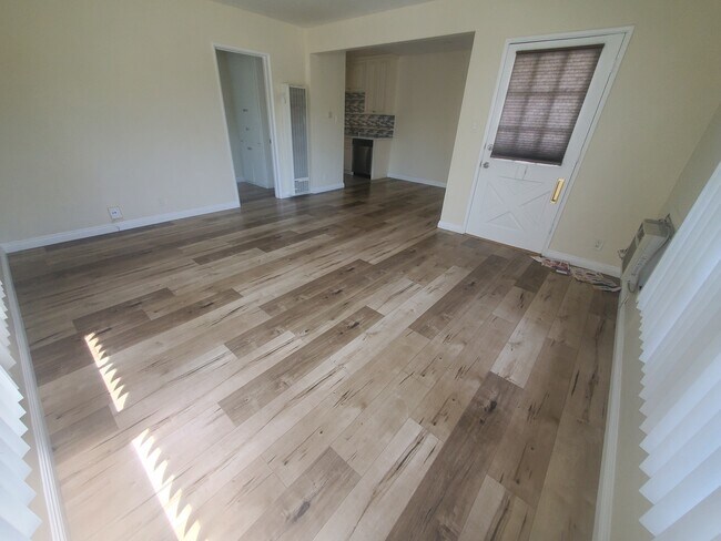 sala de estar y comedor - 13527 Burbank Blvd