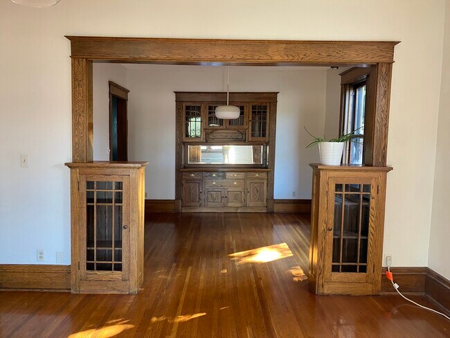 Foto del edificio - 1064 Marshall Ave