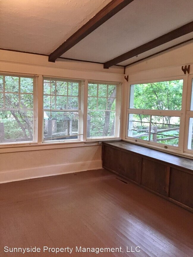 Building Photo - 4 br, 2 bath House - 740 University