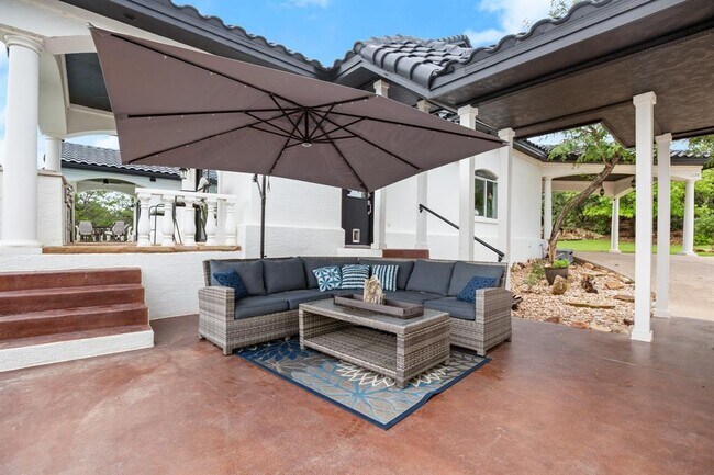 Foto del edificio - 1128 Thurman Bluff Dr