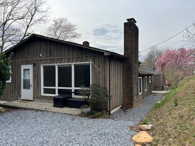 Building Photo - Morganton Rental Close to Lake James!
