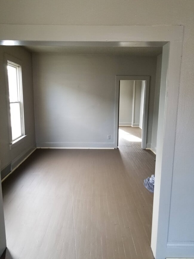 Building Photo - 609 W Cottonwood St