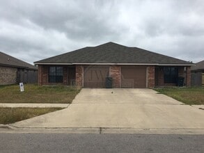 Building Photo - 1204 Nicholas Cir