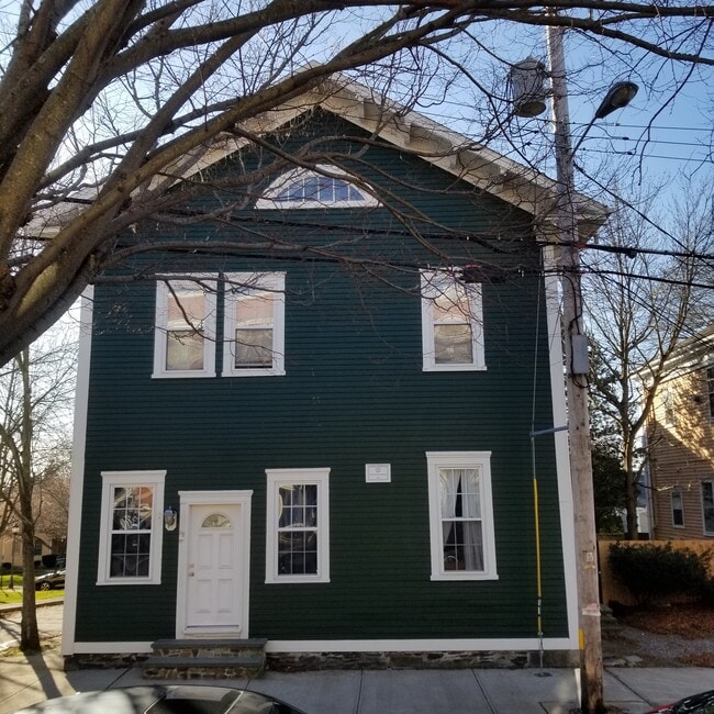 Building Photo - 32 Farewell St
