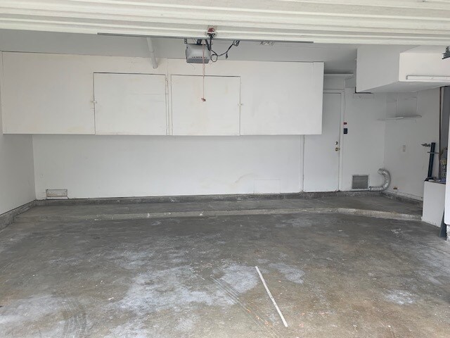 garage - 2404 Curtis Ave