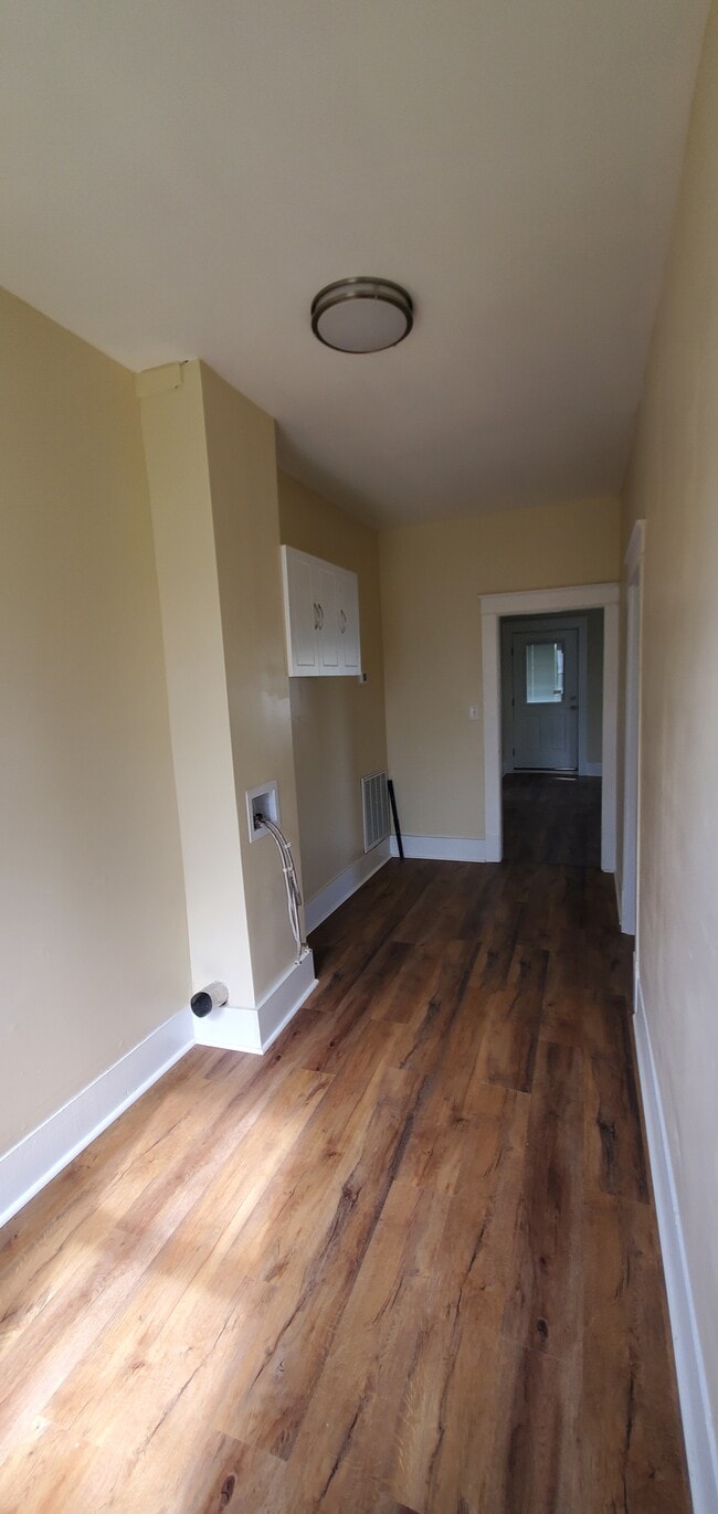 Building Photo - 515 W Magnolia Ave