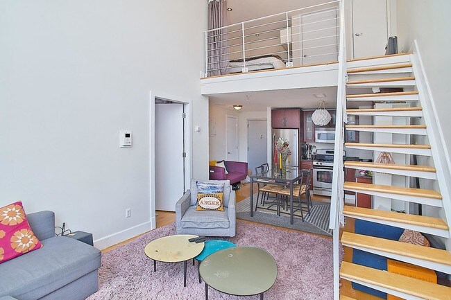 Foto del edificio - 57 Maspeth Avenue