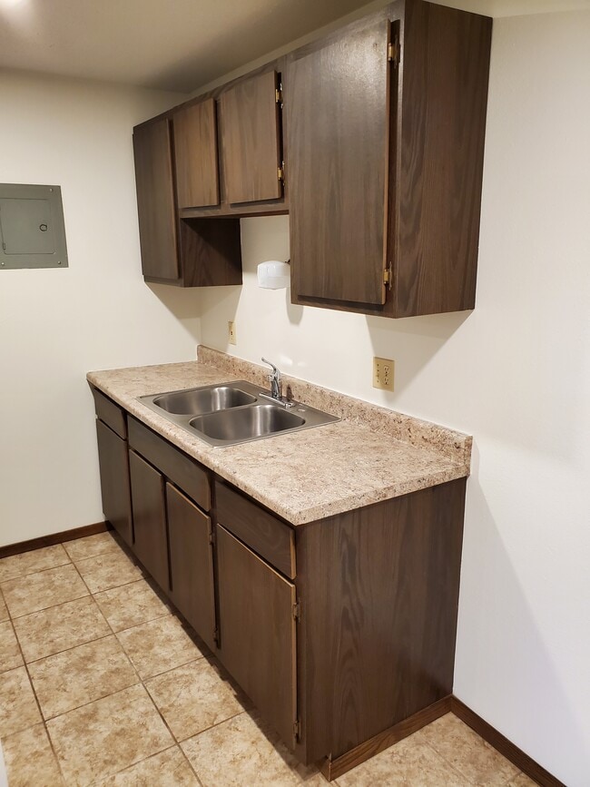 Building Photo - 820 Roberts Ave