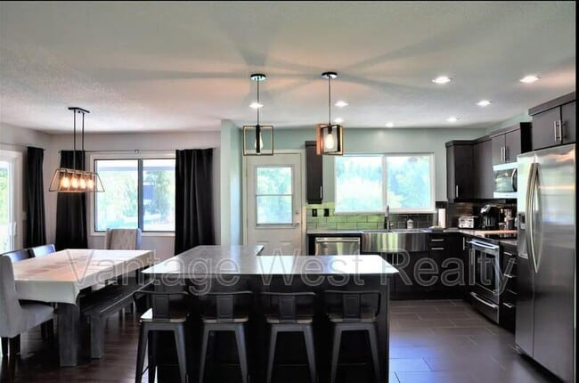 Photo du bâtiment - 4279 Lakeshore Rd