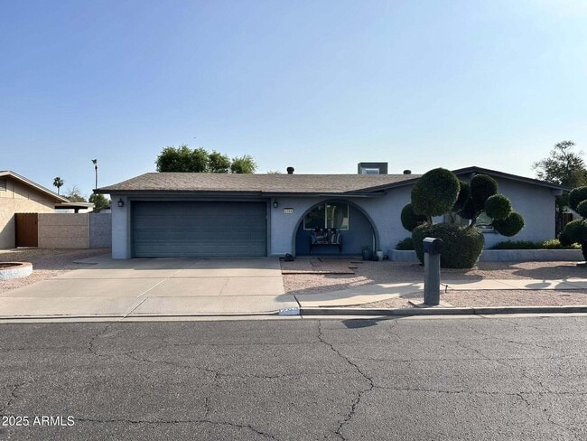 Building Photo - 1764 W Nido Ave