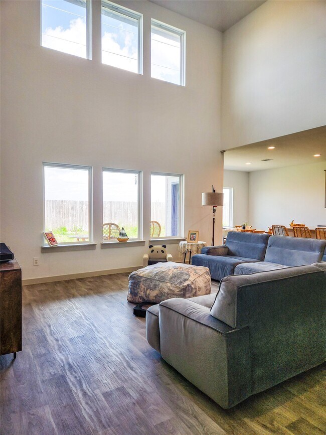 Foto del edificio - 7219 Sunbreeze Ln