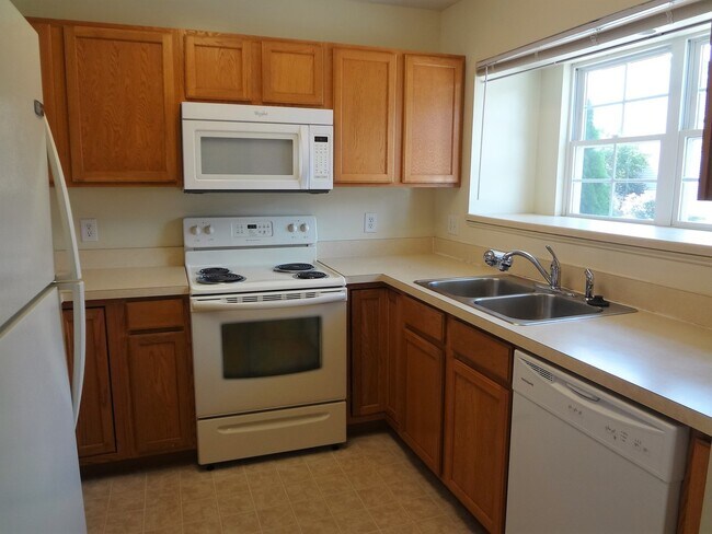 Foto del edificio - Spacious Townhouse with 2 Master Suites and Full Basement