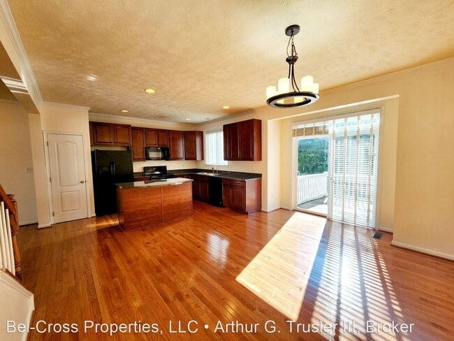 Building Photo - 4 br, 3.5 bath House - 4108 Sun View