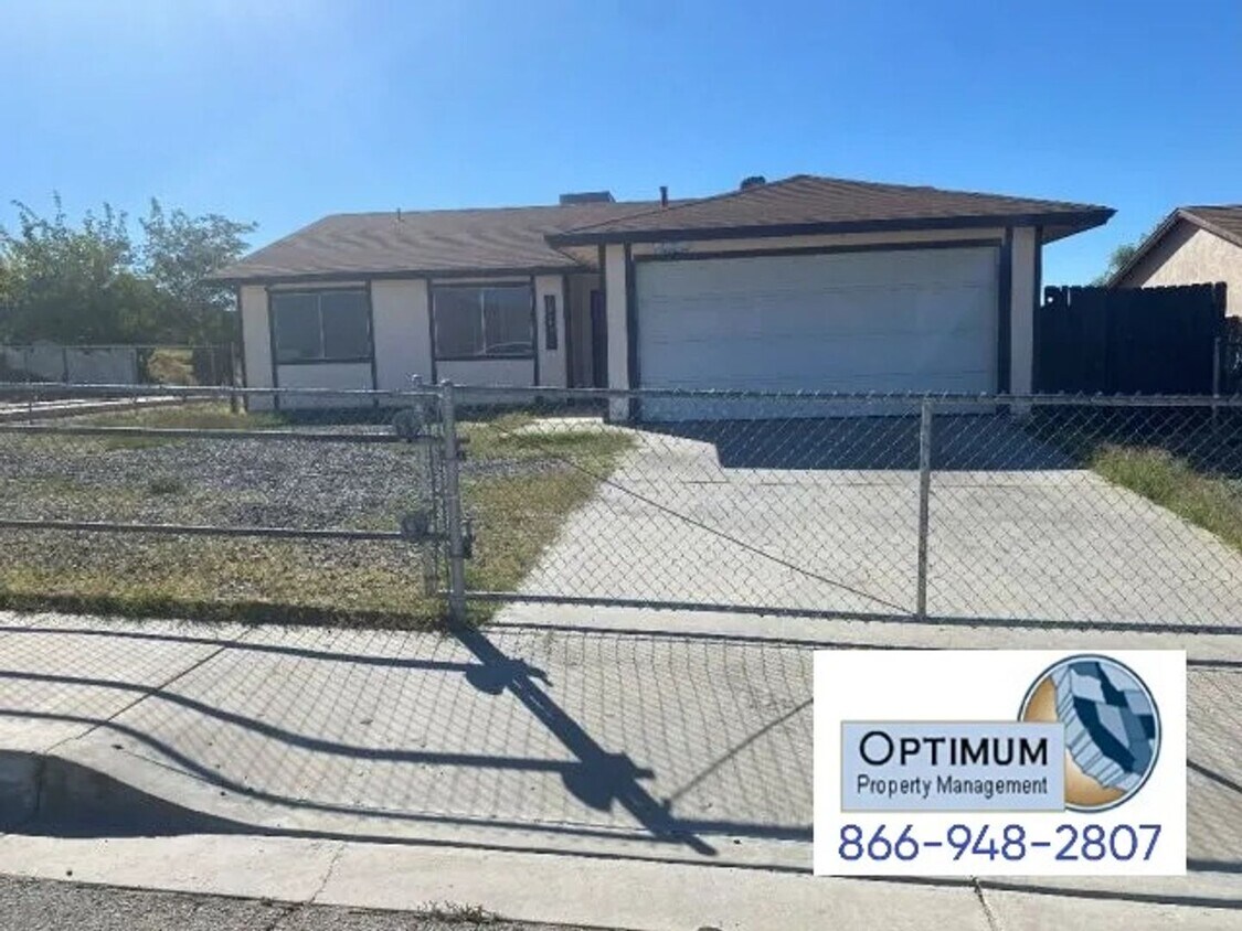 Foto principal - Charming 3-Bedroom Home with Large Backyar...