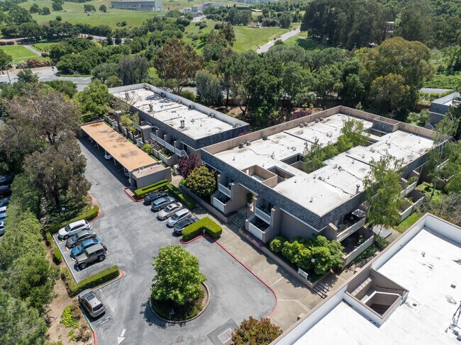 Foto del edificio - 675 Sharon Park Dr