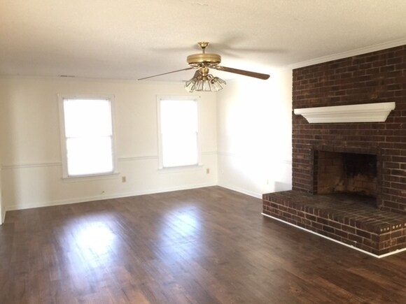 Foto del edificio - 3902 N Rocky River Rd