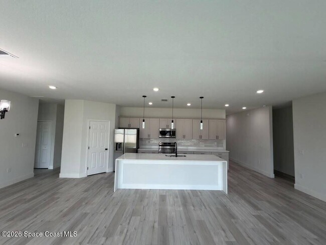 Foto del edificio - 725 Bryant Rd