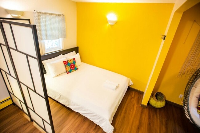 Building Photo - 706 E Stuart St