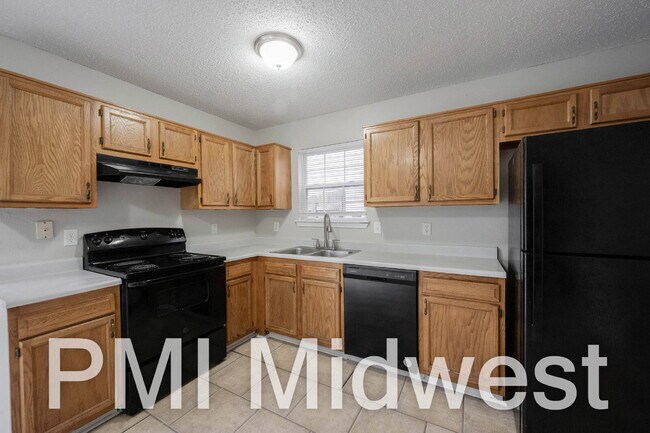 Building Photo - "Charming 4-Bed Family Home with Spacious Layout in Indianapolis!"