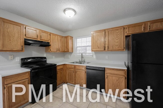 Foto del edificio - "Charming 4-Bed Family Home with Spacious Layout in Indianapolis!"