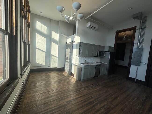 Foto del edificio - 219 N Main St