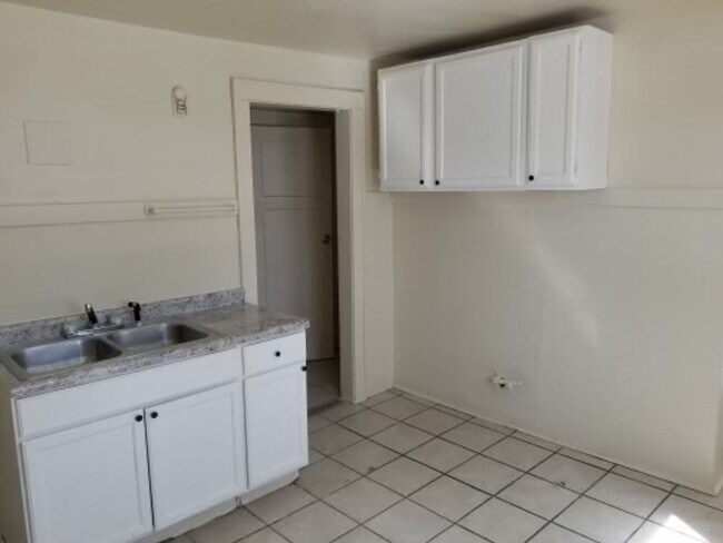 Building Photo - 2505-2507 N 9th St. (Duplex)