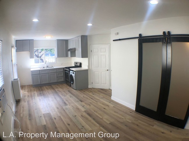 Foto del edificio - 4229 3/4-4224 Monroe St