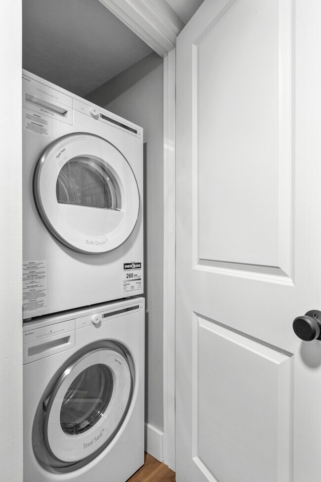 Building Photo - The Square on Delmar