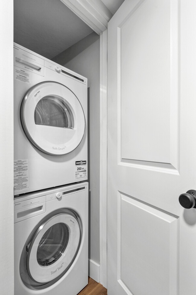 Building Photo - The Square on Delmar