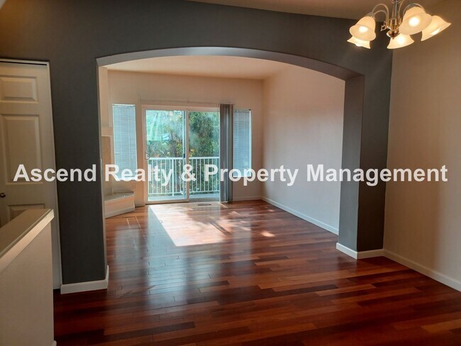 Foto del edificio - Sexton Crest Townhome Open Floor Plan 2 Car Tandem Attached Garage Available Mid March