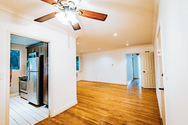 Building Photo - 436 S Oakhurst Dr
