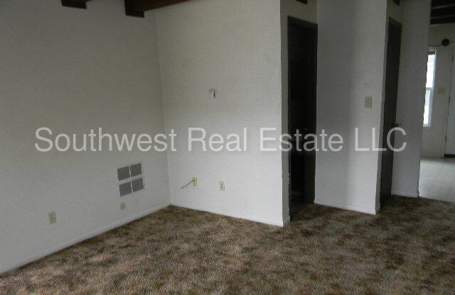 Building Photo - 1400 Bridger Dr