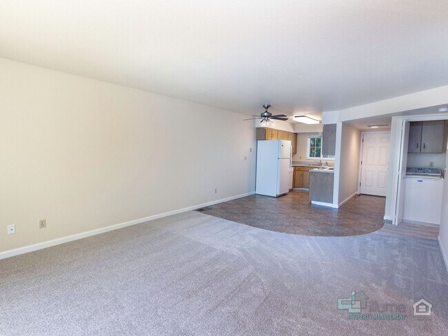 Foto del edificio - 3493-3493 Hawthorne Ave NE