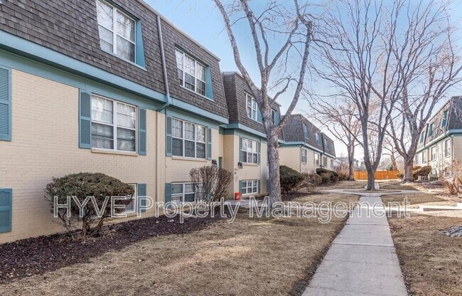Building Photo - 9240 E Girard Ave