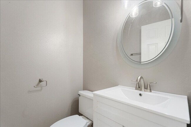 Foto del edificio - 2717 Knollwood Dr