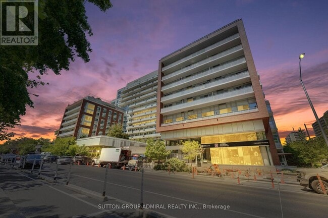 Building Photo - 1830 Bloor St W
