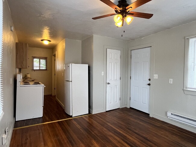 Building Photo - Studio Apartment for Lease June 1st