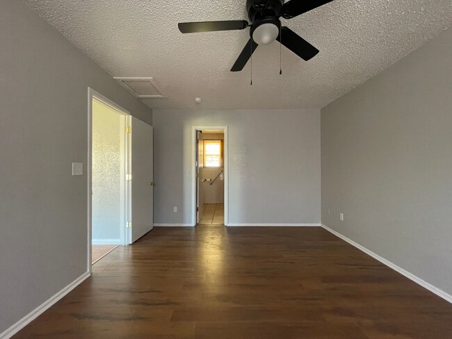 Building Photo - Spacious Home with Fenced Backyard