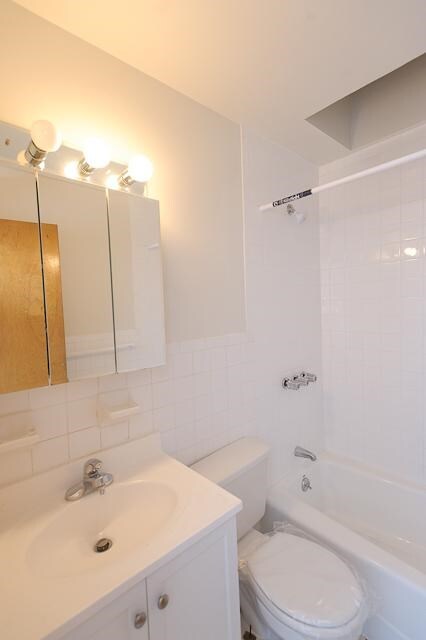 Building Photo - 873 42nd St