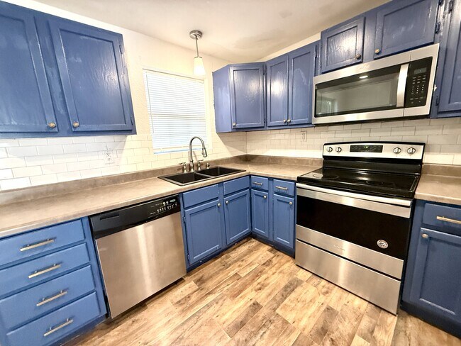 Foto del edificio - 560 10th Ave NW