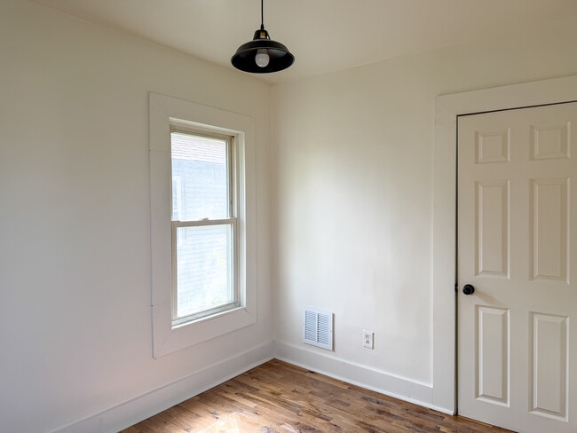 Building Photo - 336 W 29th St