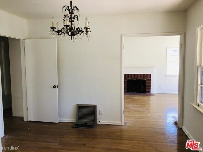Building Photo - 3 br, 1.5 bath House - 3732 Kelton Ave