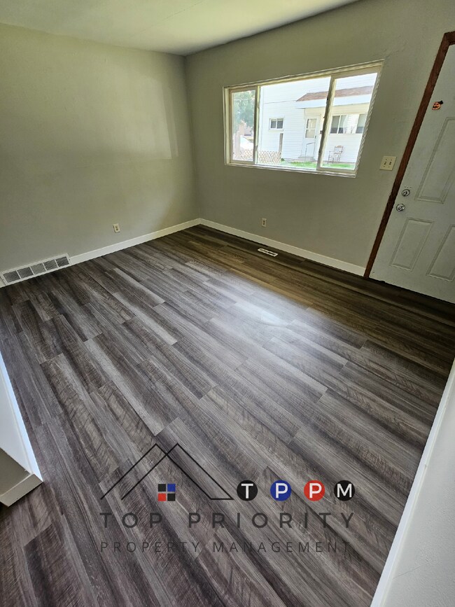 Building Photo - 1 Bedroom | 1 Bathroom Lower Level Apartme...