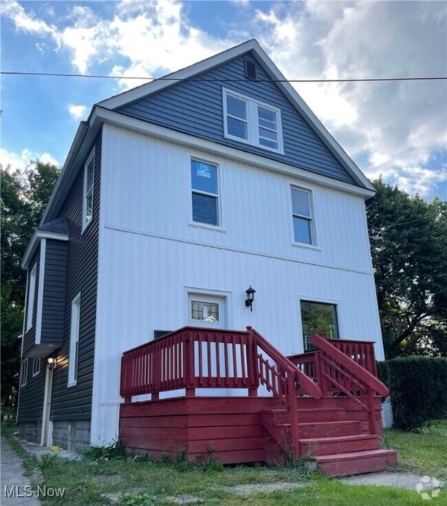 Building Photo - 949 Raymond St