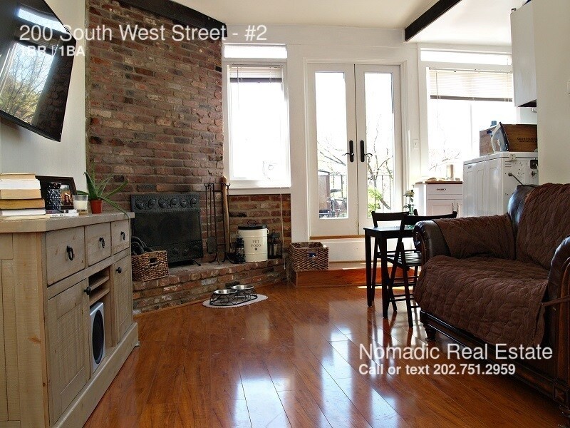 Primary Photo - 200 S West St