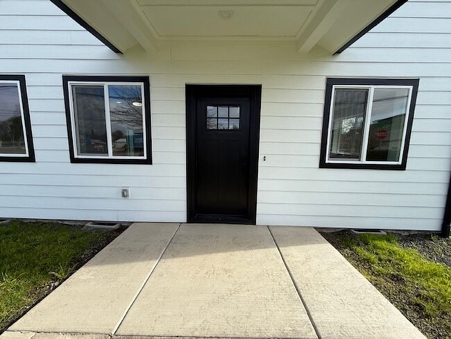 Building Photo - New Construction 2025: 5BR + Main-Level Office Amity OR